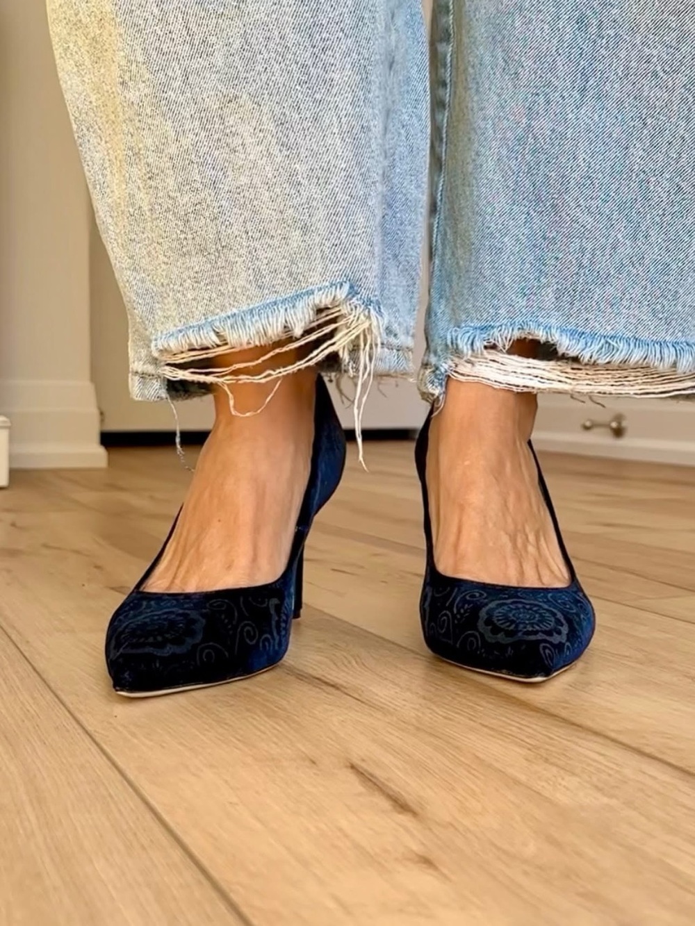 Ron White DWP1 Midnight Velvet Blue Kitten Heels - Picture 3 of 17